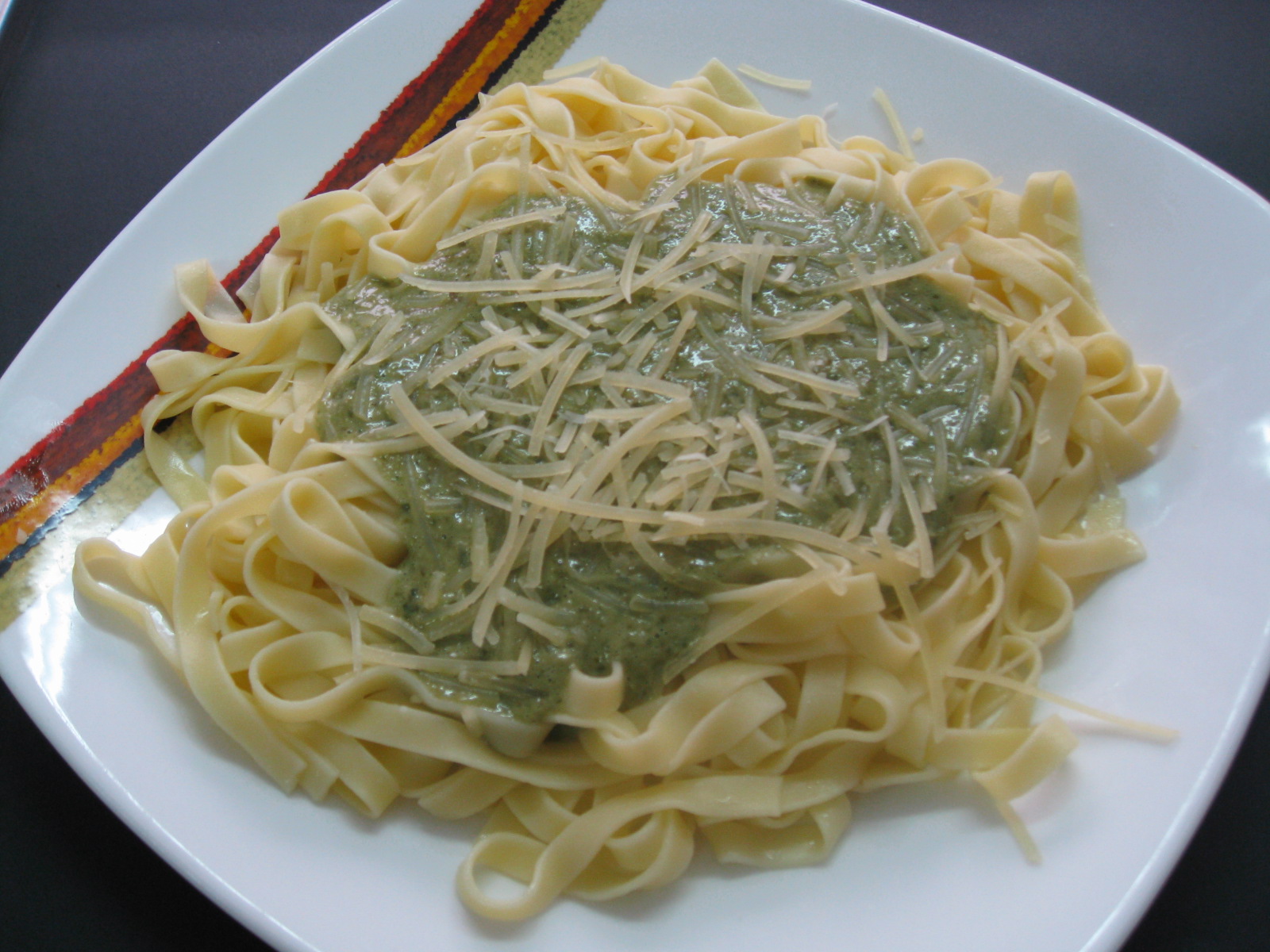 TAGLIAT. AL PESTO